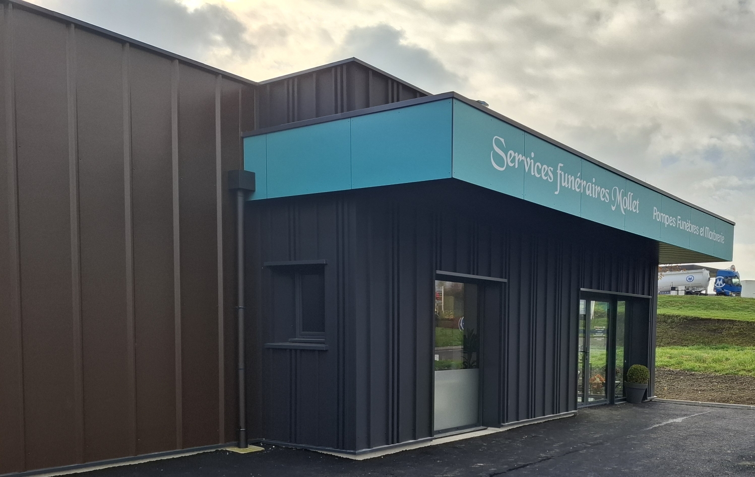 Photo 0 de Services Funéraires Mollet - Pompes Funèbres & Marbrerie du Sulon